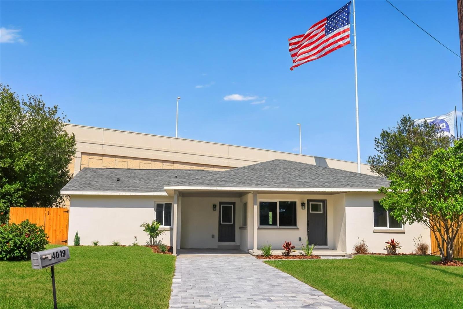 Single Family Residence in TAMPA, FL - Daniel Dourado