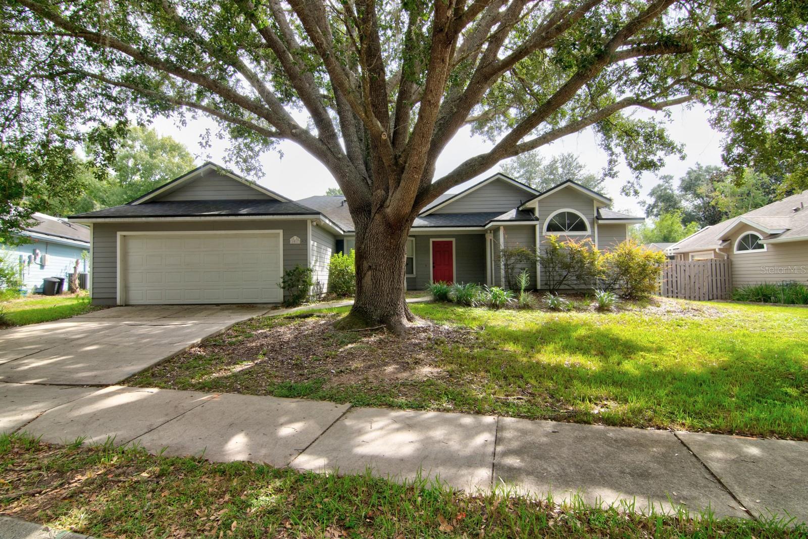 Single Family Residence in GAINESVILLE, FL - Daniel Dourado