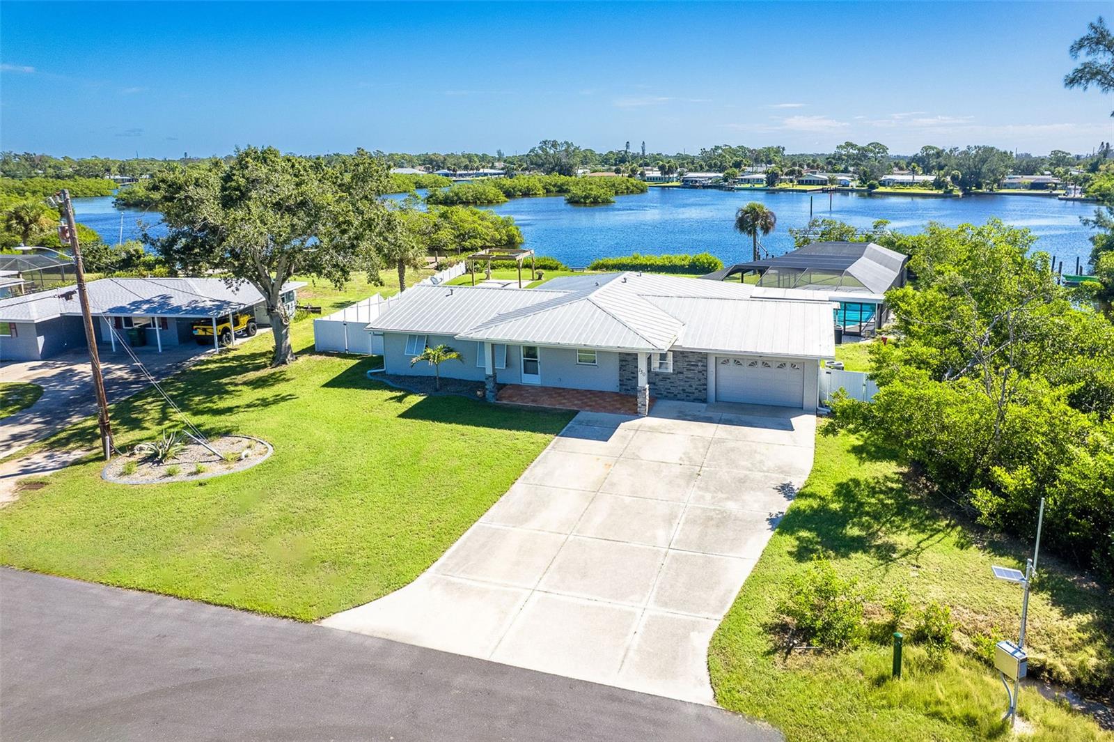 Single Family Residence in ENGLEWOOD, FL - Daniel Dourado