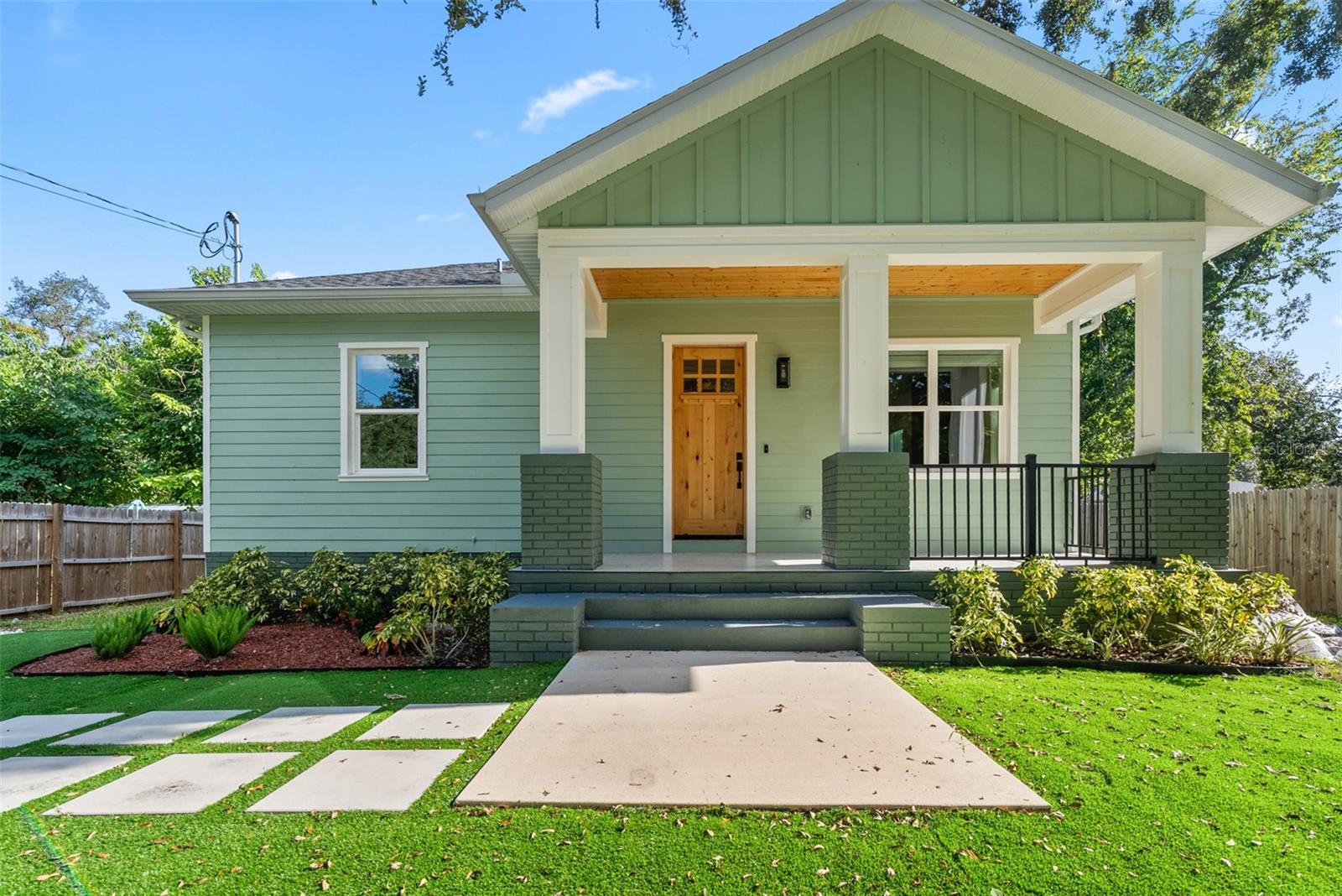 Single Family Residence in TAMPA, FL - Daniel Dourado