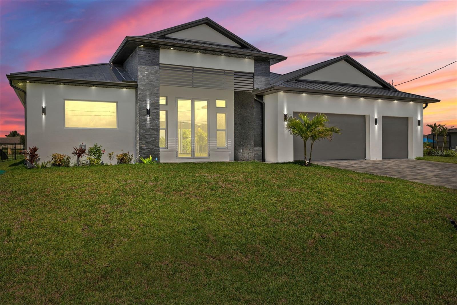 Single Family Residence in CAPE CORAL, FL - Daniel Dourado