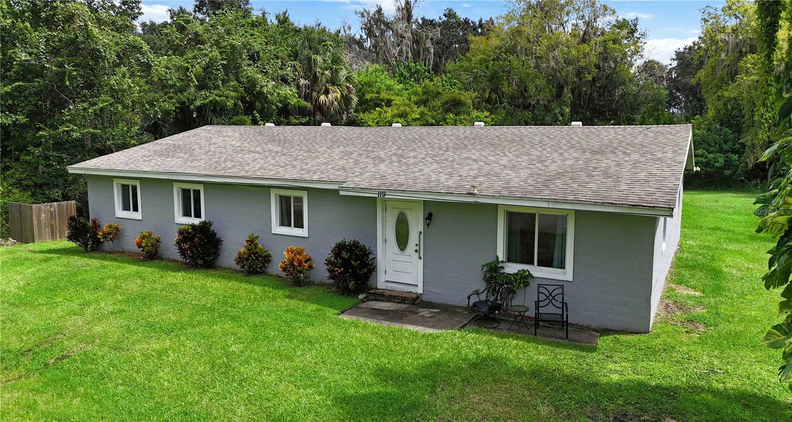 Single Family Residence em OAK HILL, FL - Daniel Dourado