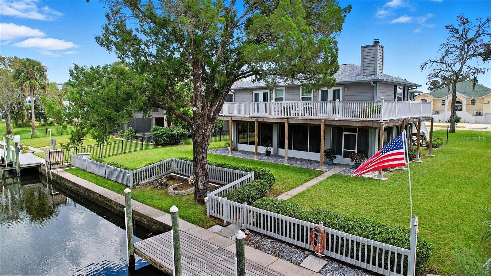 Single Family Residence in CRYSTAL RIVER, FL - Daniel Dourado