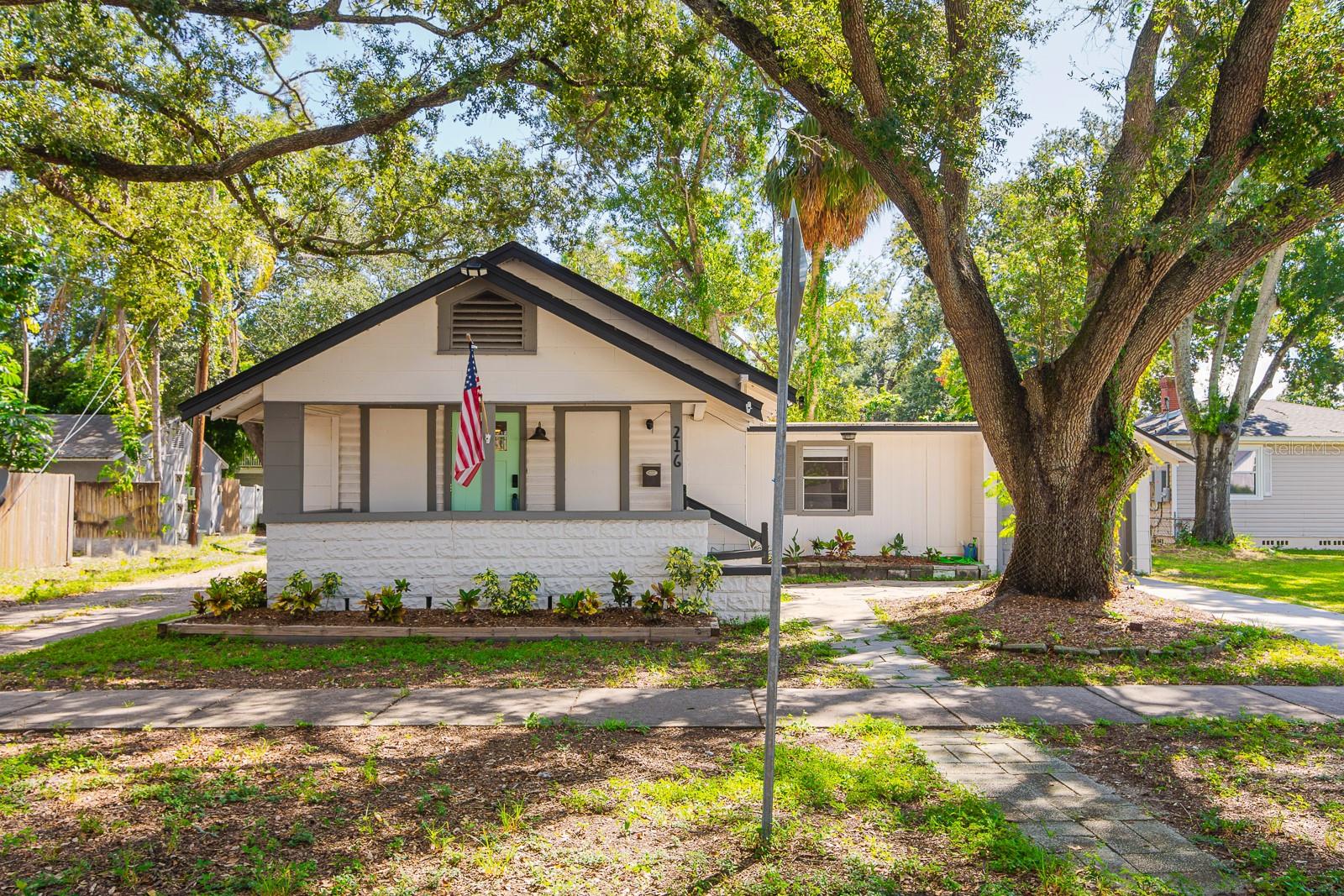 Single Family Residence em ST PETERSBURG, FL - Daniel Dourado