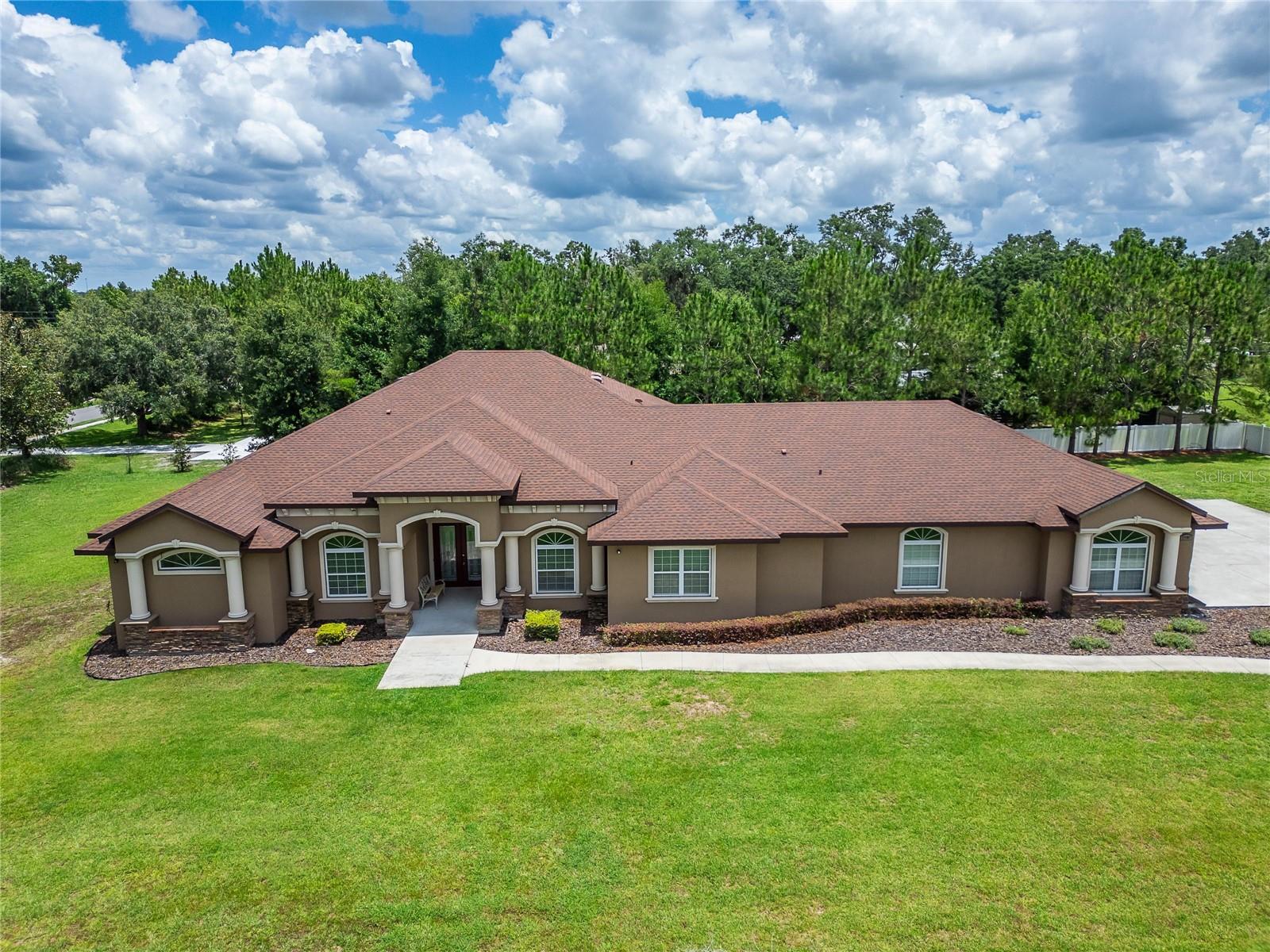 Single Family Residence in DOVER, FL - Daniel Dourado