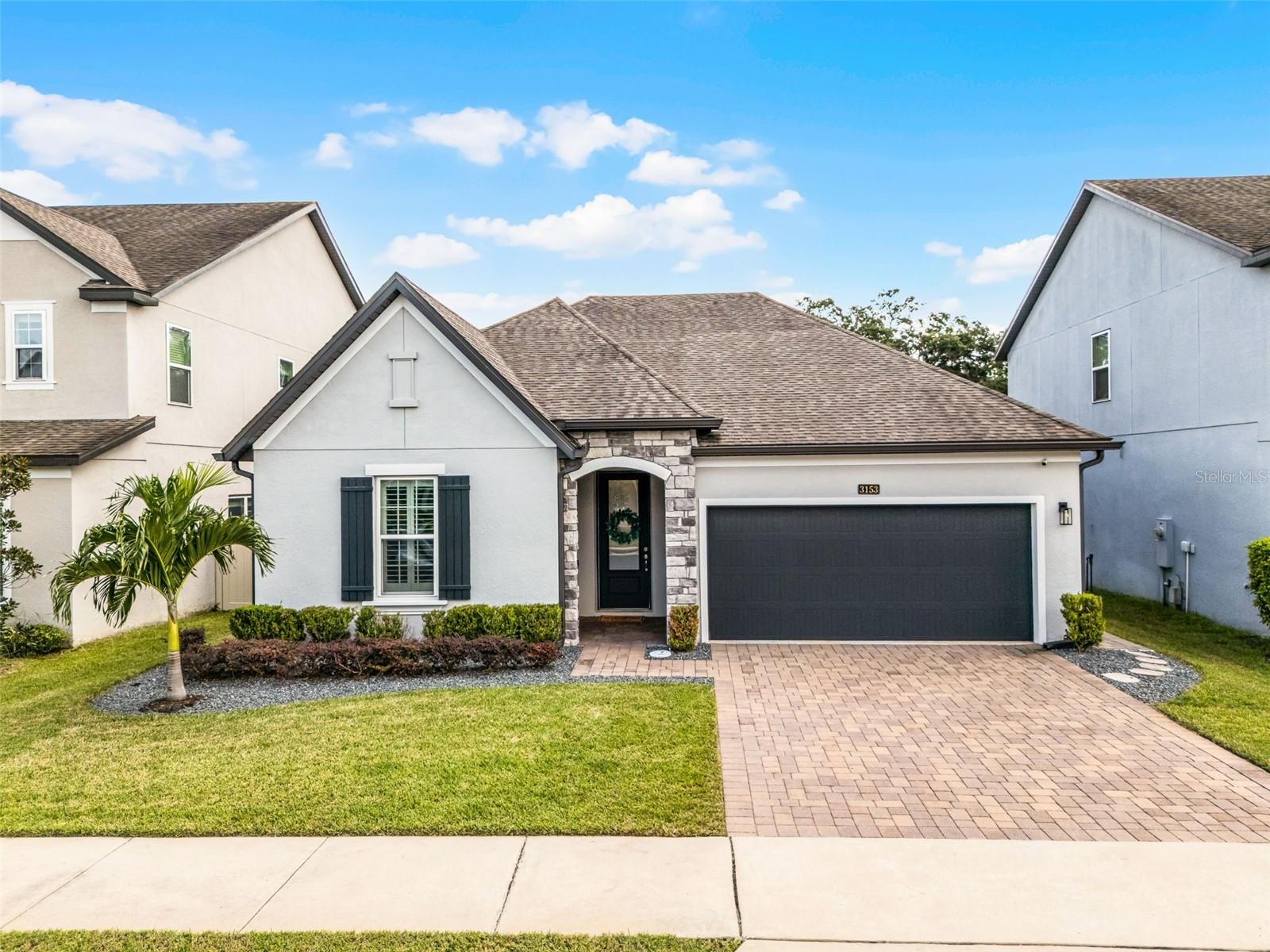 Single Family Residence in OVIEDO, FL - Daniel Dourado