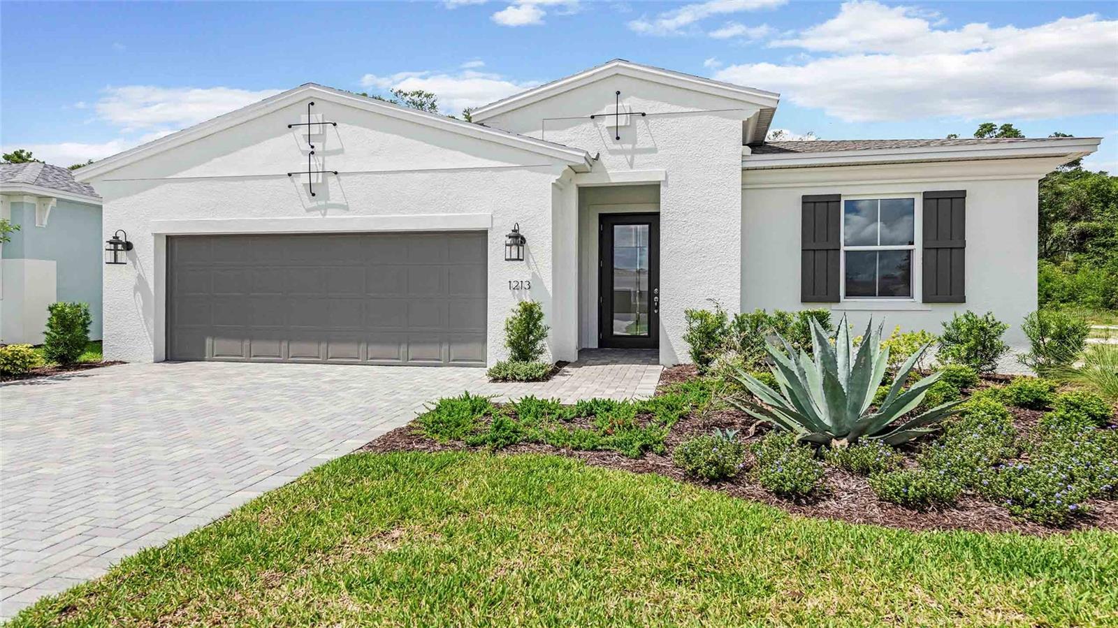 Single Family Residence in DELAND, FL - Daniel Dourado