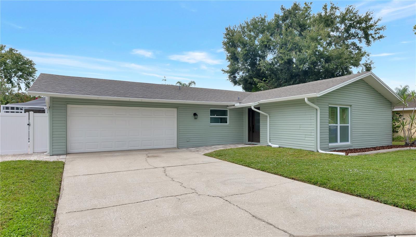 Single Family Residence in PALM HARBOR, FL - Daniel Dourado