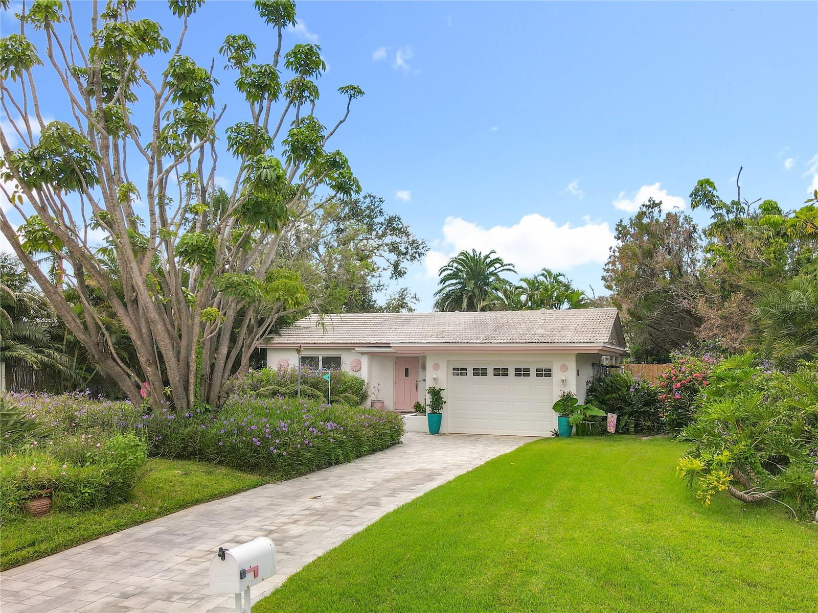 Single Family Residence em TREASURE ISLAND, FL - Daniel Dourado