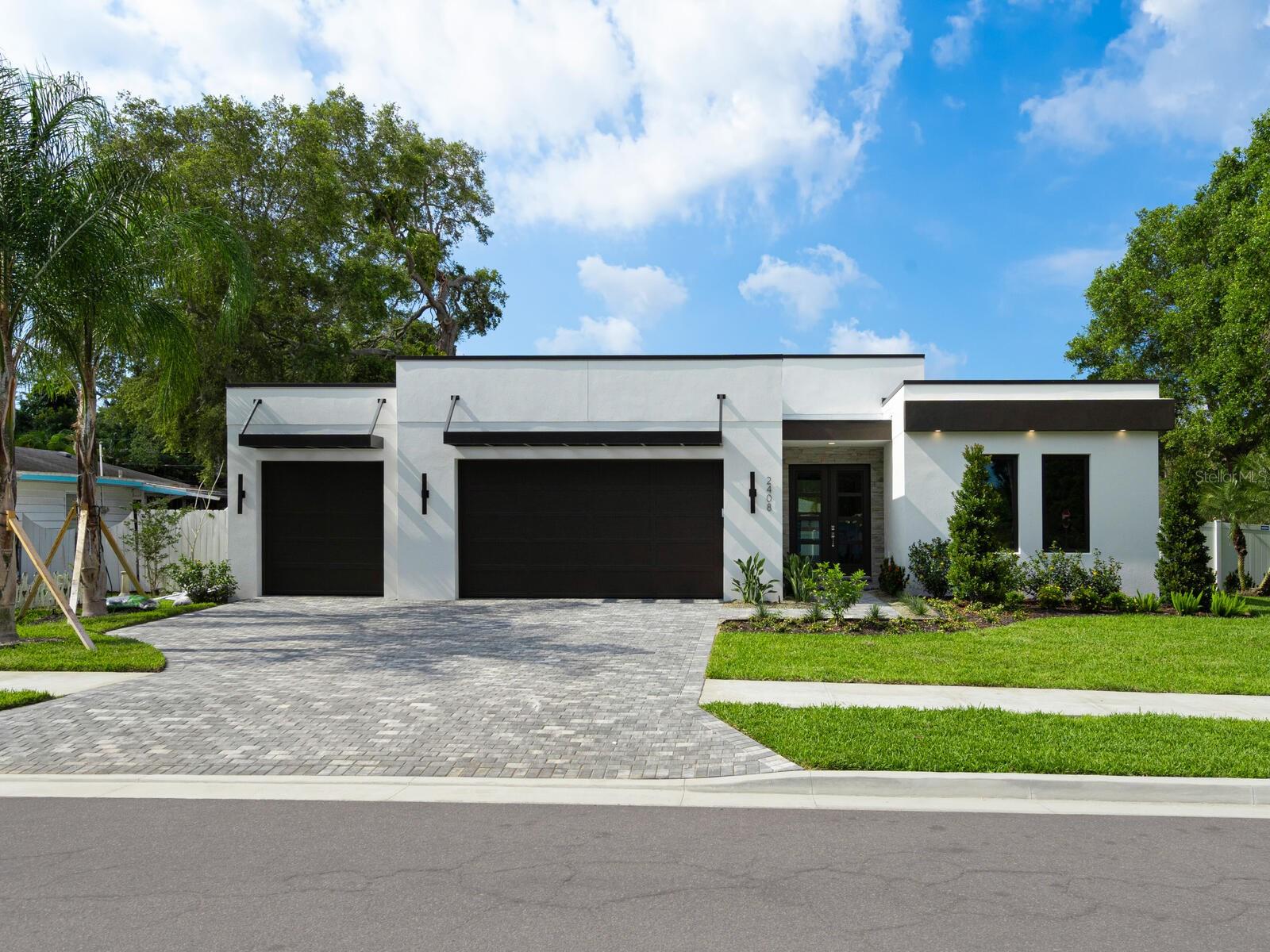 Single Family Residence in SARASOTA, FL - Daniel Dourado