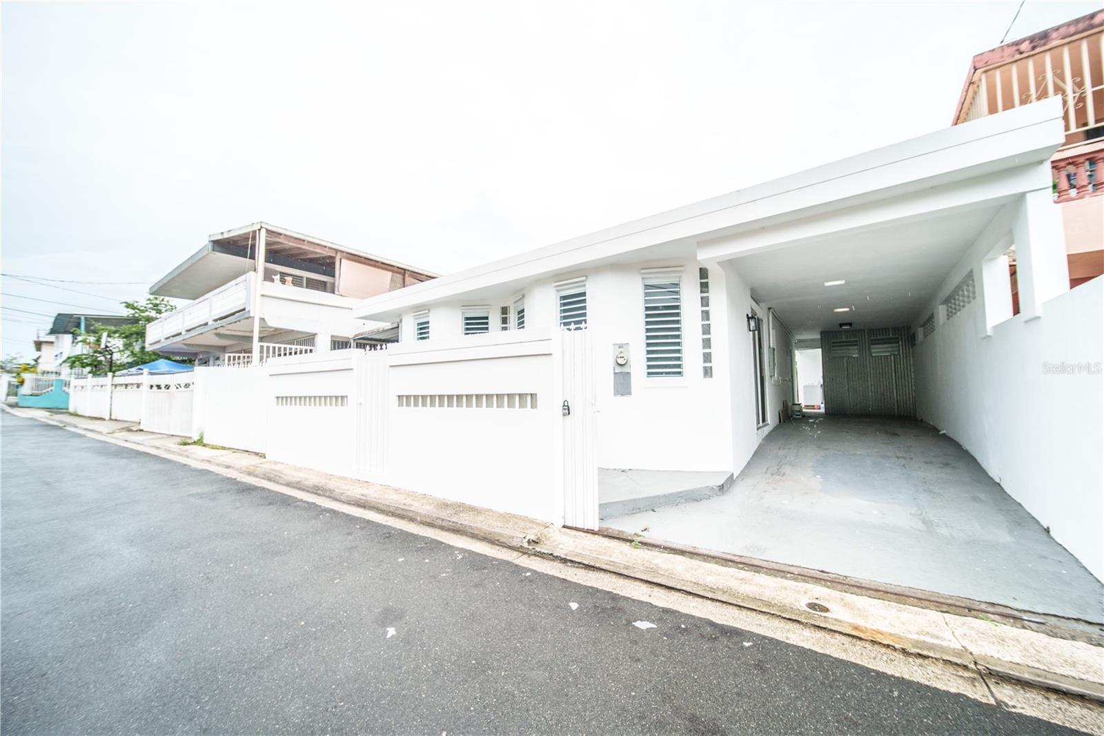 Single Family Residence em CAROLINA, PR - Daniel Dourado