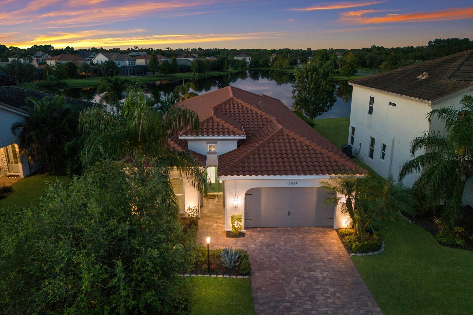 Single Family Residence in LAKEWOOD RANCH, FL - Daniel Dourado