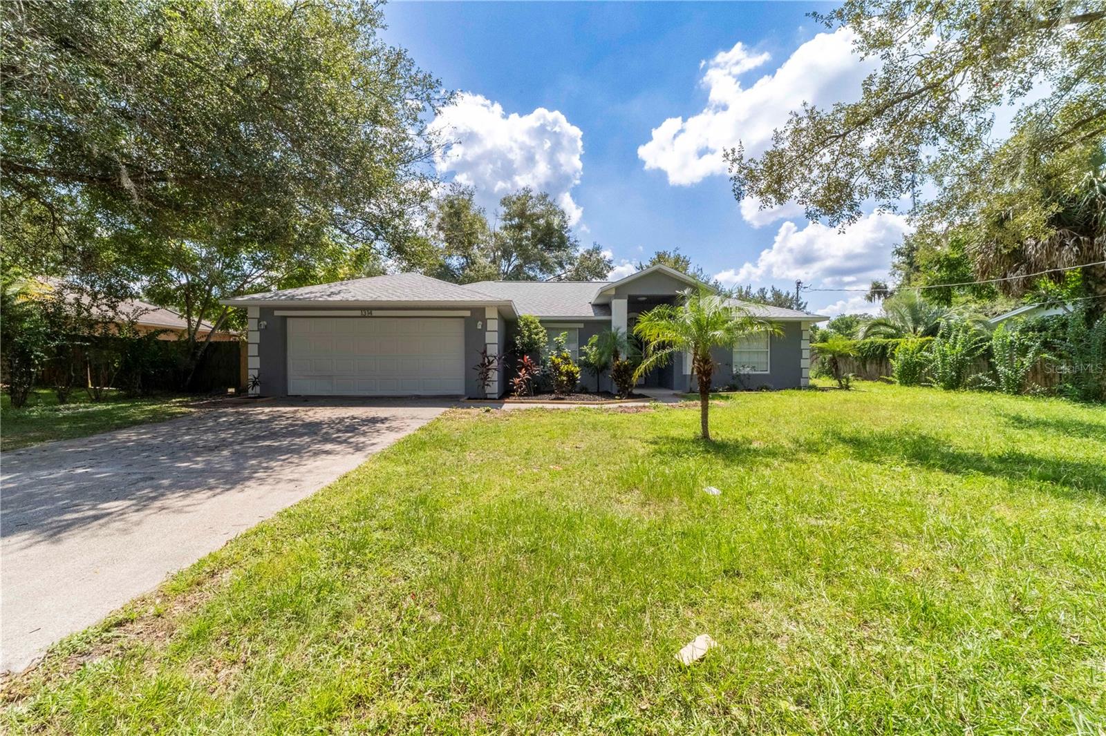 Single Family Residence in DELAND, FL - Daniel Dourado