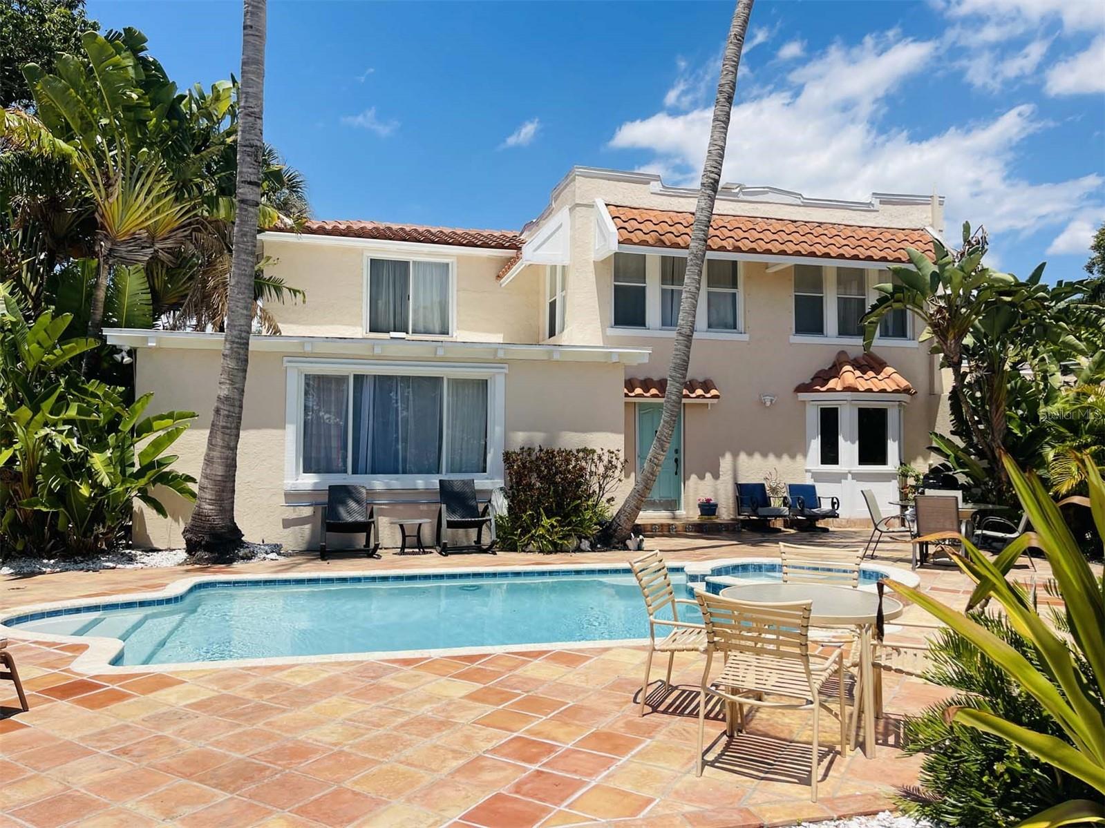 Single Family Residence in SARASOTA, FL - Daniel Dourado