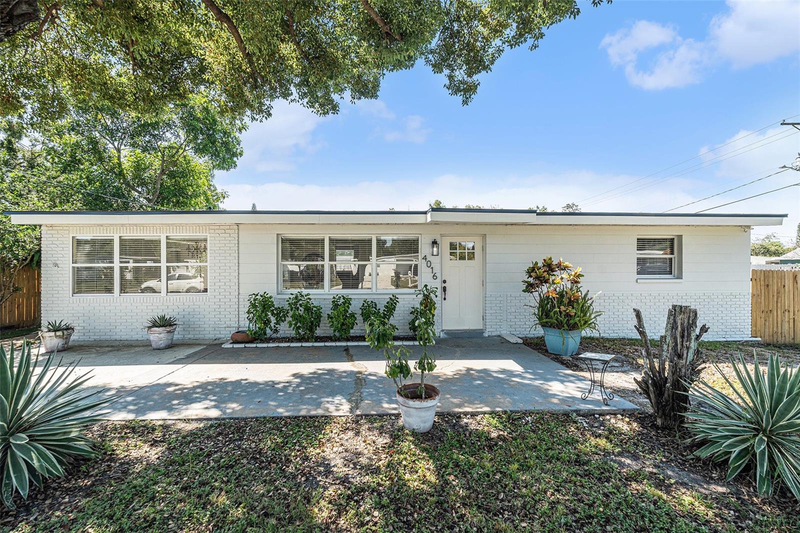 Single Family Residence in TAMPA, FL - Daniel Dourado