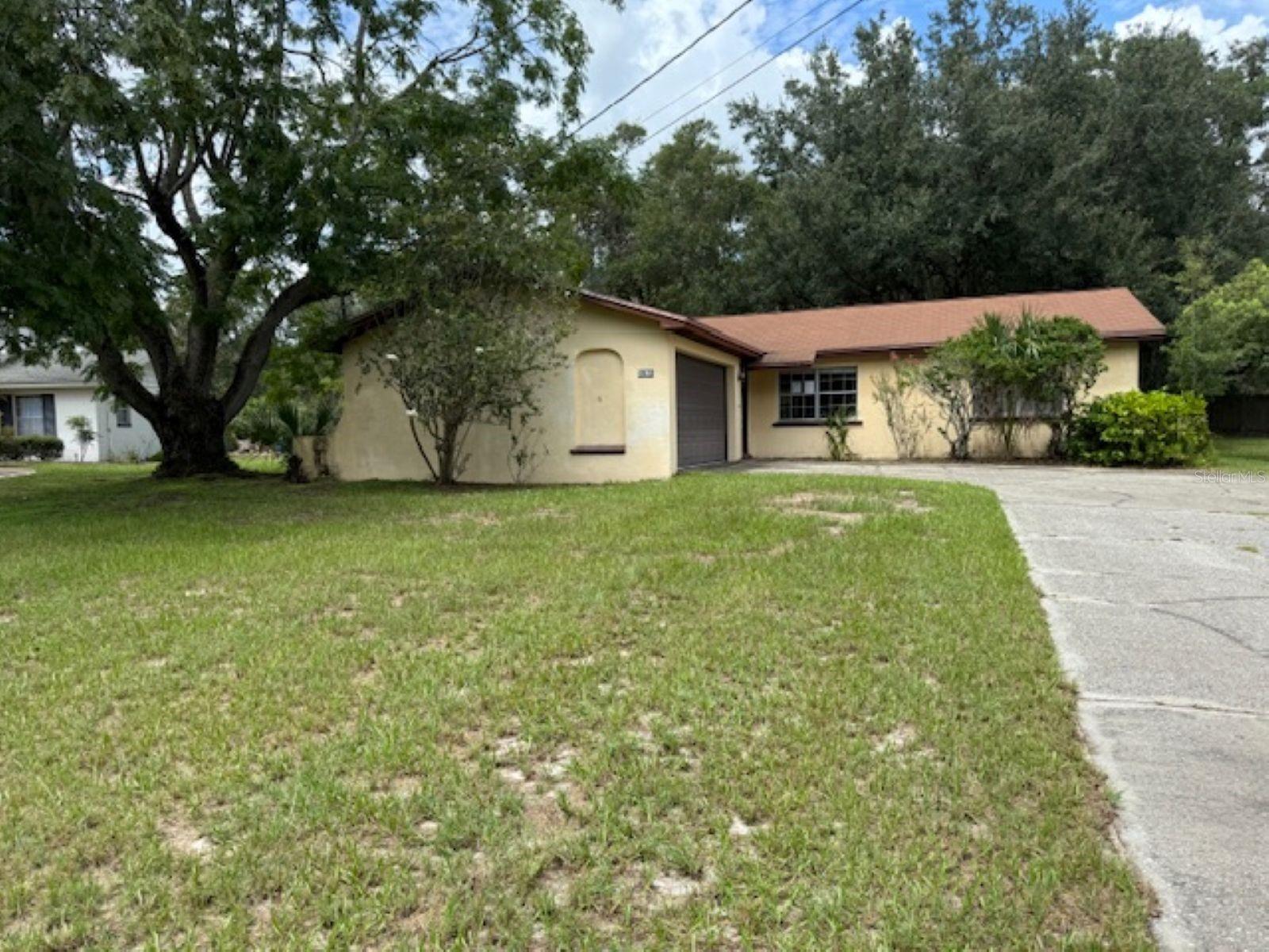 Single Family Residence em FRUITLAND PARK, FL - Daniel Dourado