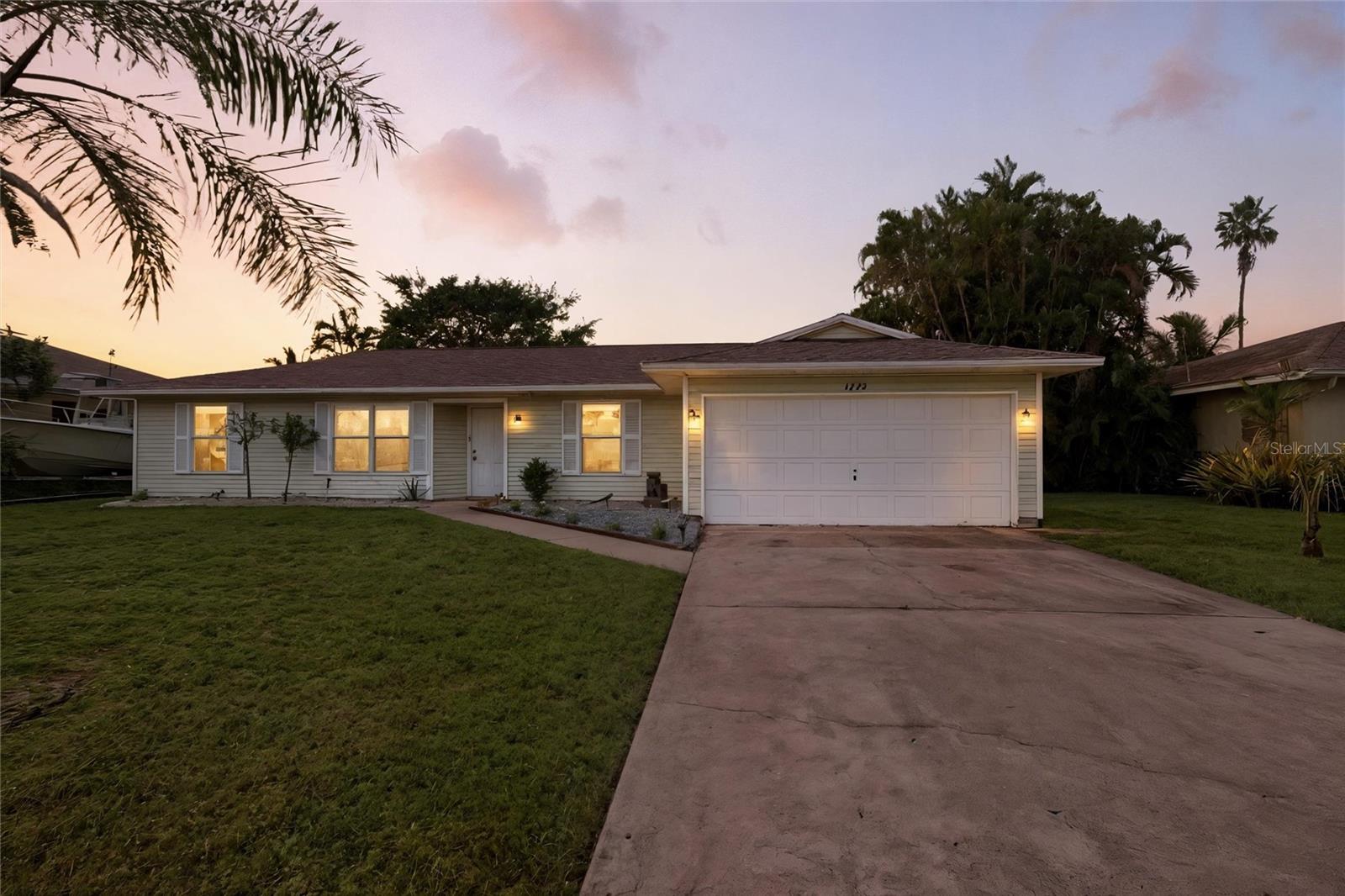 Single Family Residence in CAPE CORAL, FL - Daniel Dourado