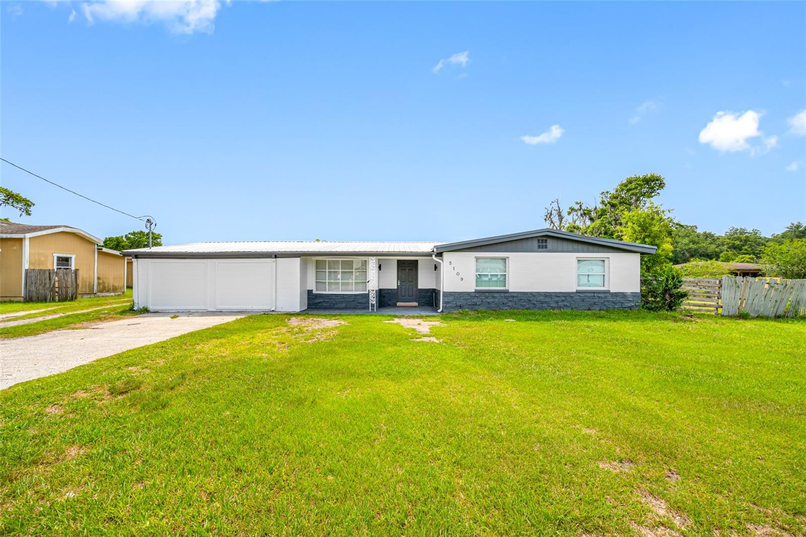 Single Family Residence in PLANT CITY, FL - Daniel Dourado