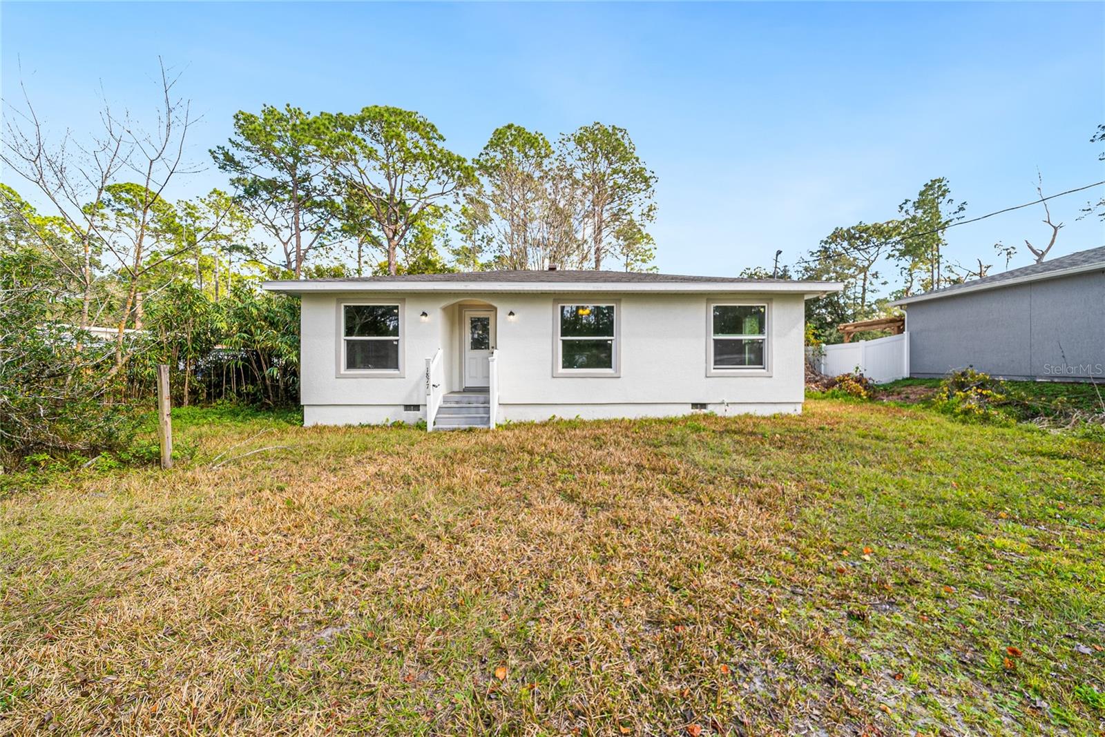 Single Family Residence in DELAND, FL - Daniel Dourado