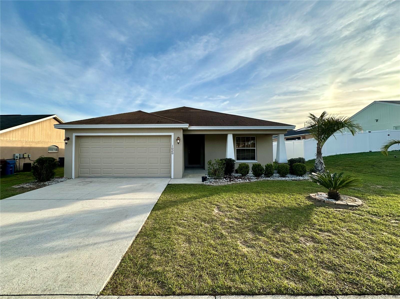 Single Family Residence in HAINES CITY, FL - Daniel Dourado