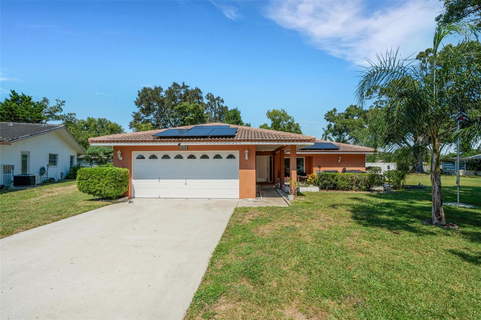 Single Family Residence in PALM HARBOR, FL - Daniel Dourado