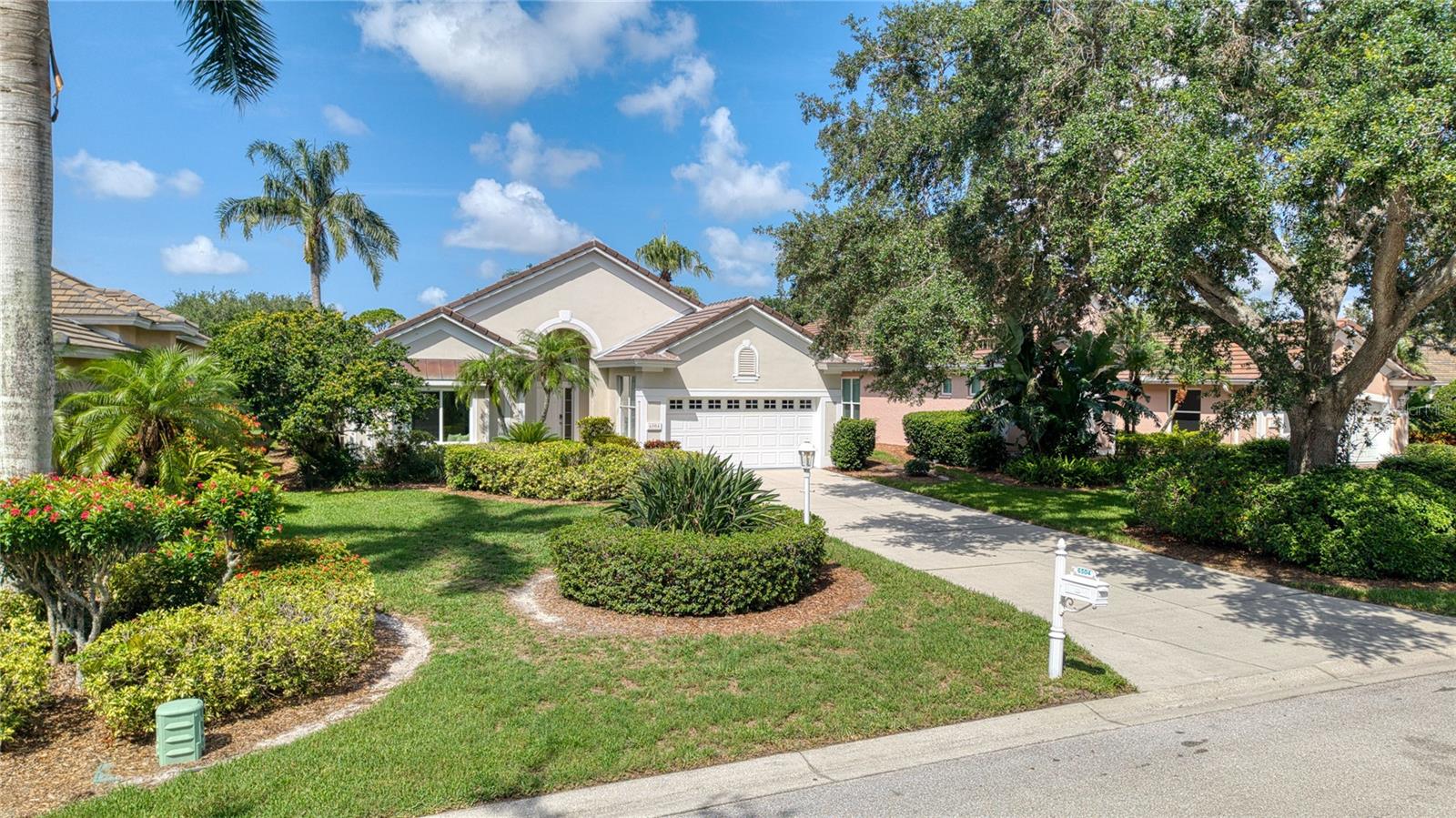 Single Family Residence in UNIVERSITY PARK, FL - Daniel Dourado