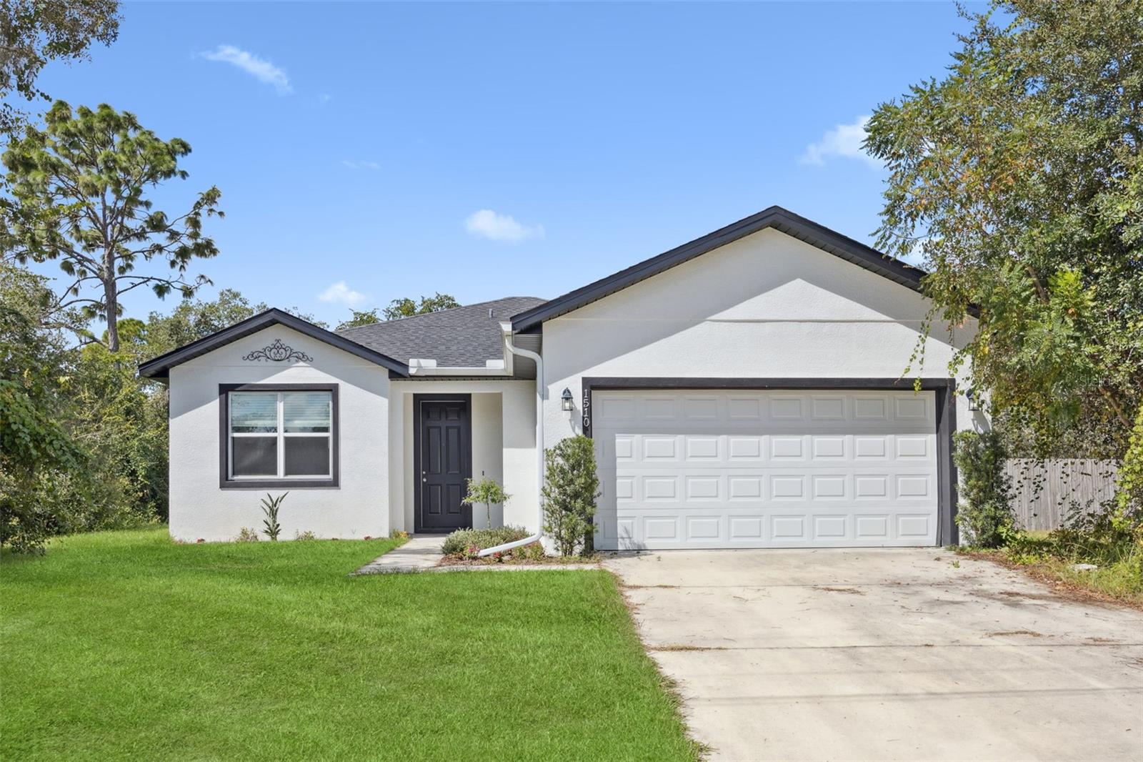 Single Family Residence in DELAND, FL - Daniel Dourado