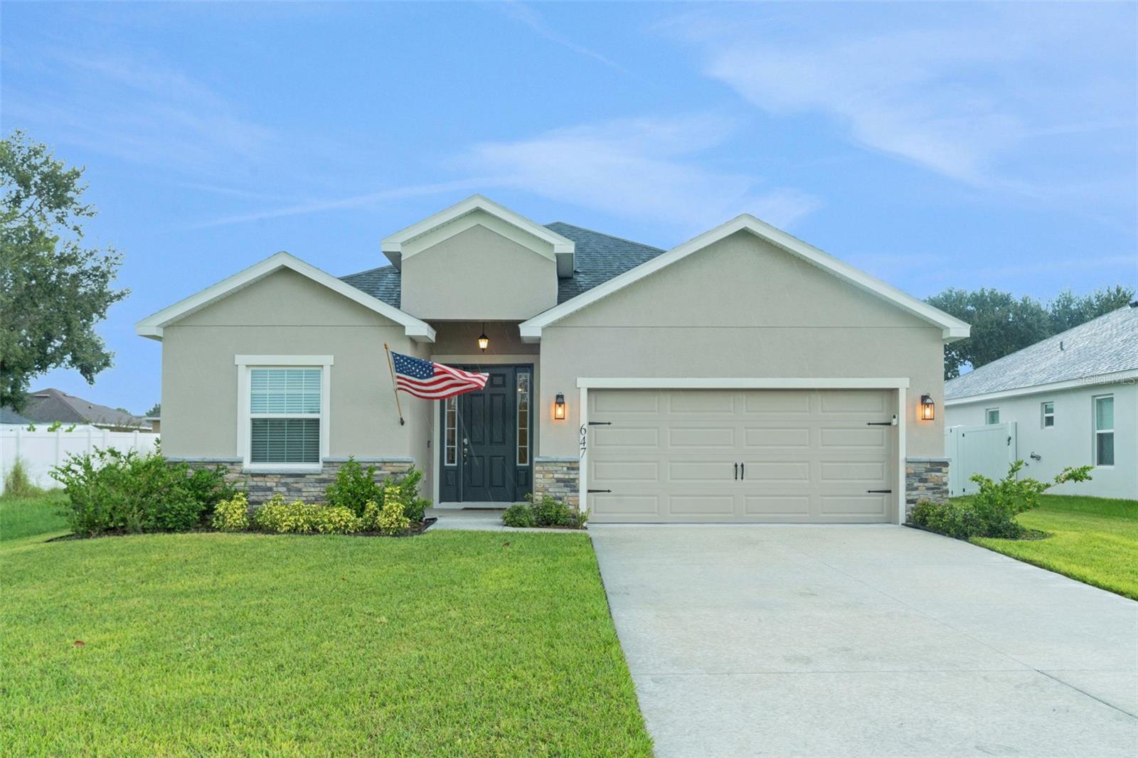 Single Family Residence in AUBURNDALE, FL - Daniel Dourado