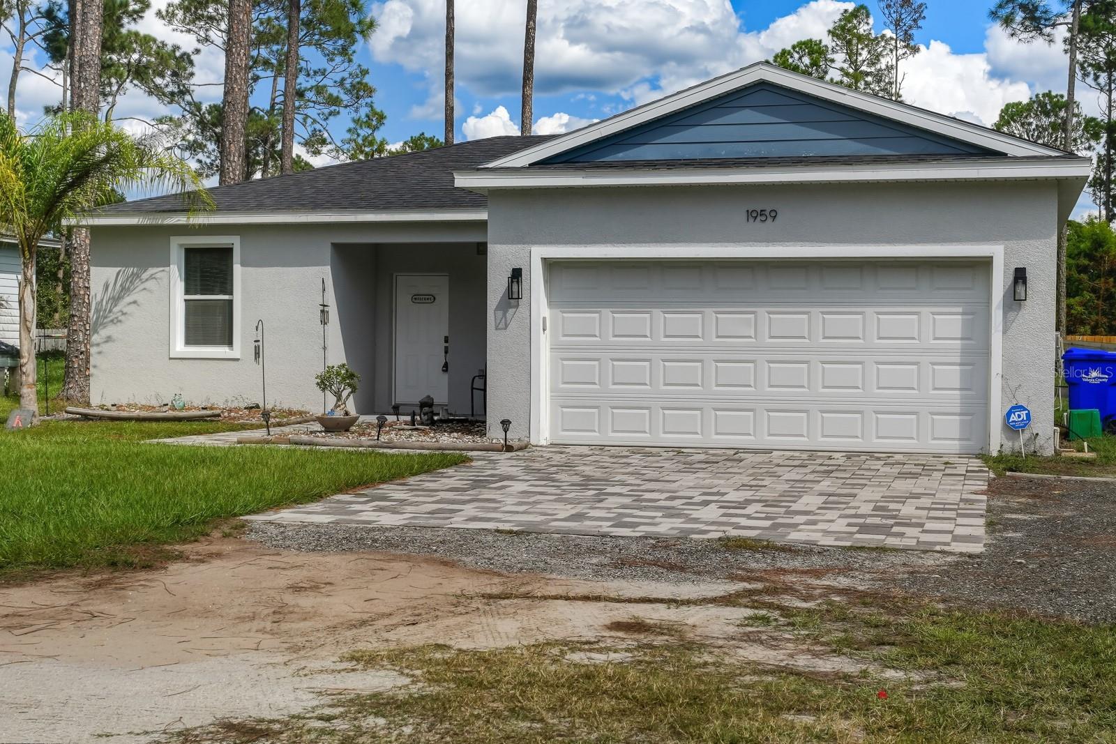 Single Family Residence in DELAND, FL - Daniel Dourado