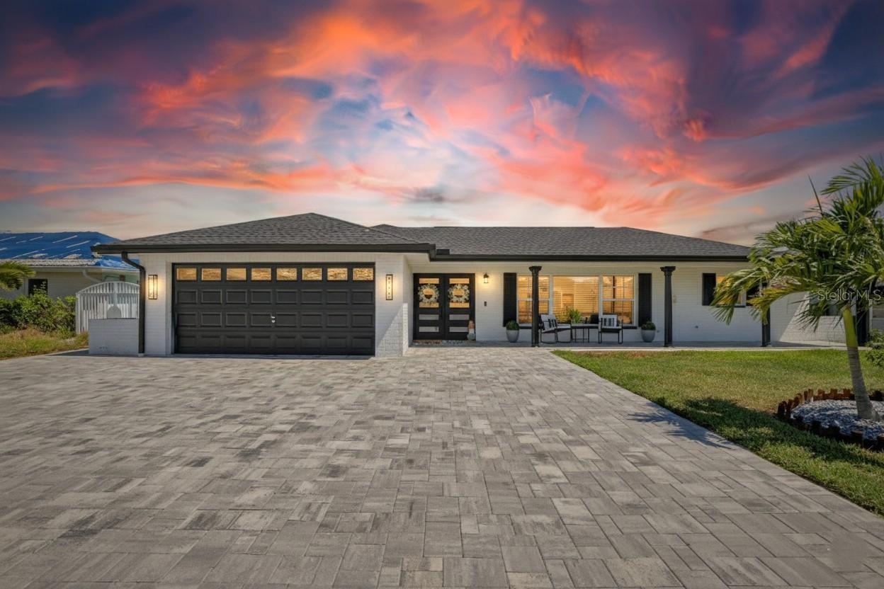 Single Family Residence in APOLLO BEACH, FL - Daniel Dourado