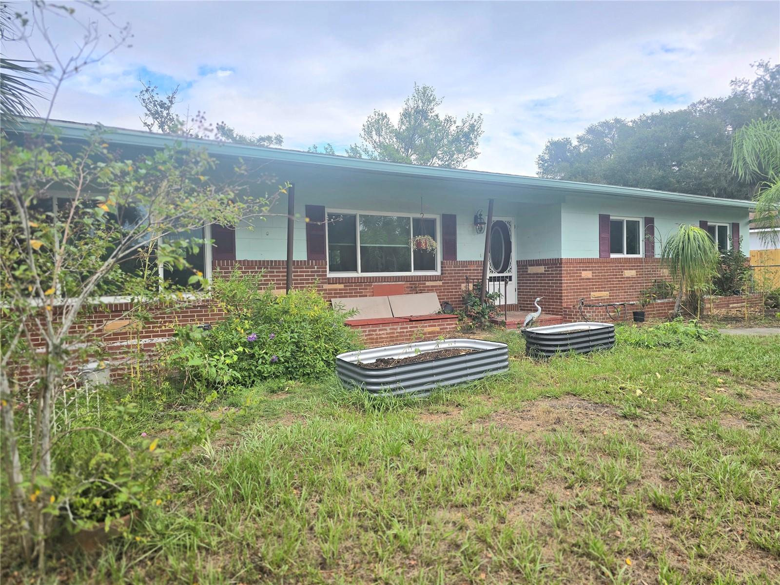 Single Family Residence in DELAND, FL - Daniel Dourado