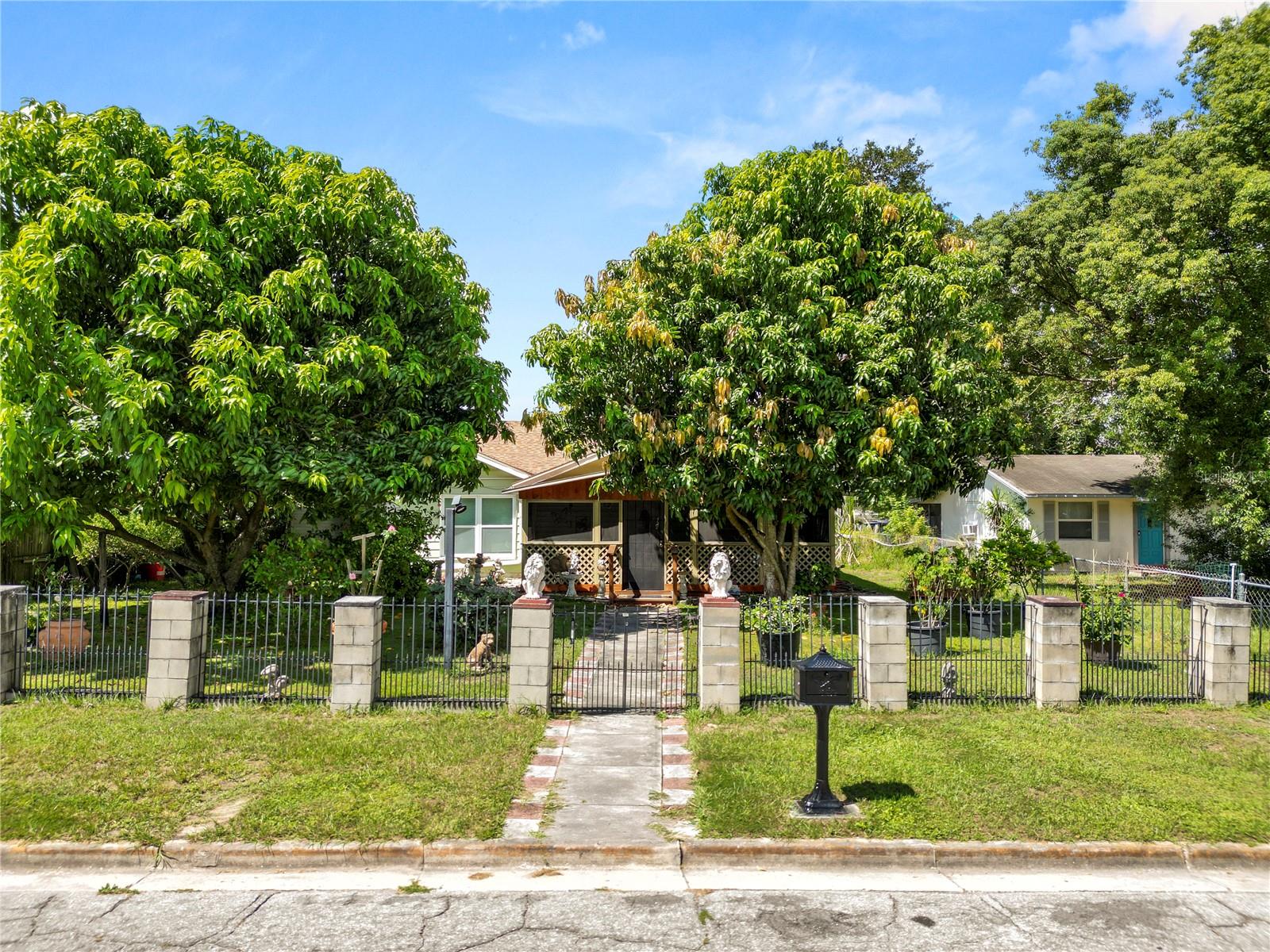 Single Family Residence in LAKE WALES, FL - Daniel Dourado