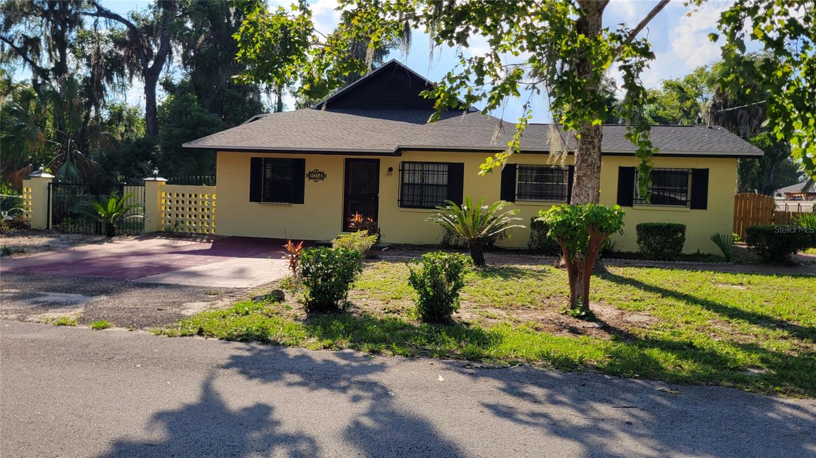 Single Family Residence in GAINESVILLE, FL - Daniel Dourado