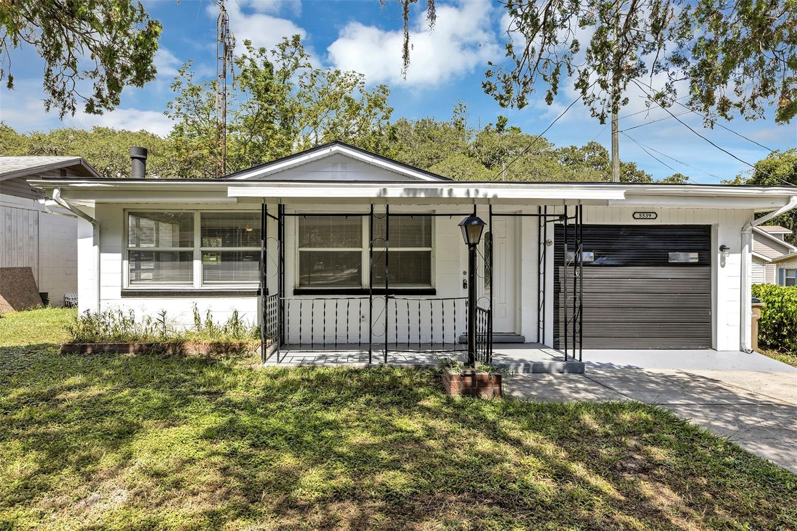 Single Family Residence em LADY LAKE, FL - Daniel Dourado