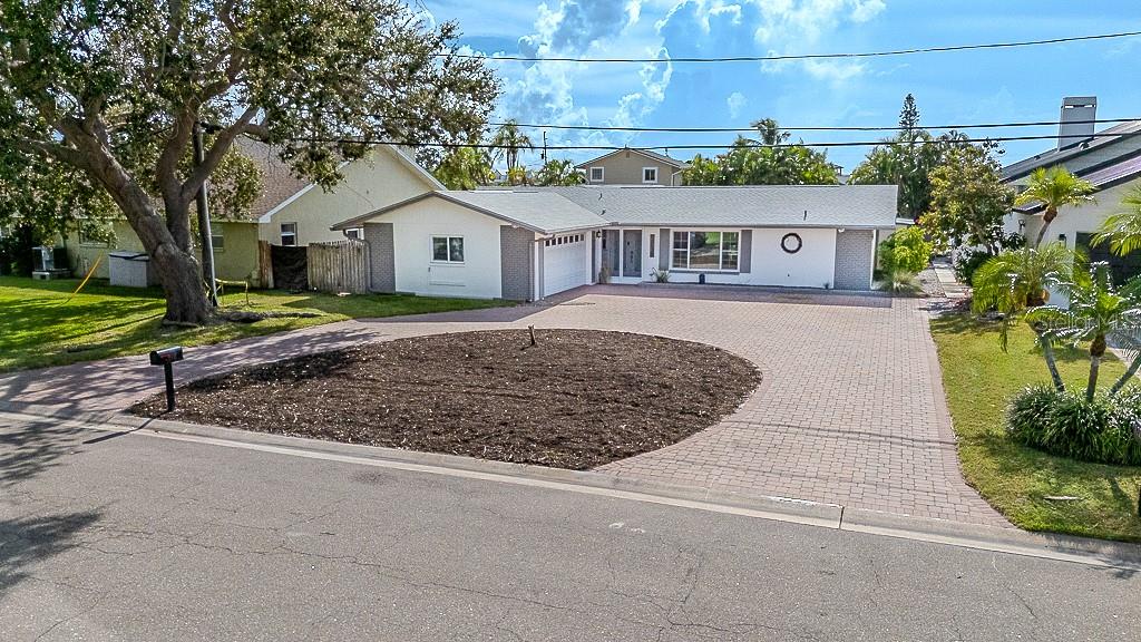 Single Family Residence em TREASURE ISLAND, FL - Daniel Dourado