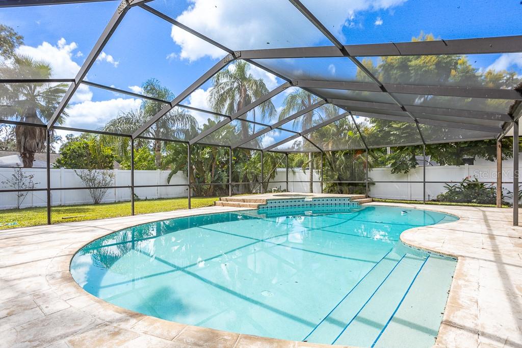 Single Family Residence in VALRICO, FL - Daniel Dourado