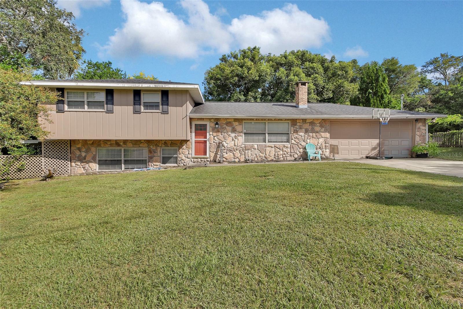 Single Family Residence in DELAND, FL - Daniel Dourado