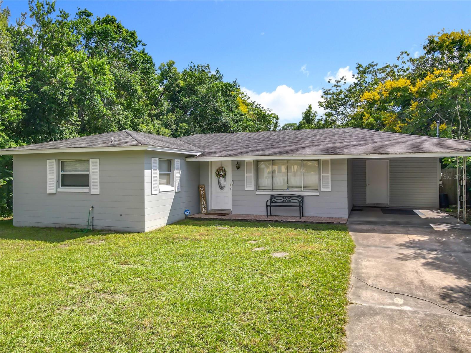 Single Family Residence in DELAND, FL - Daniel Dourado
