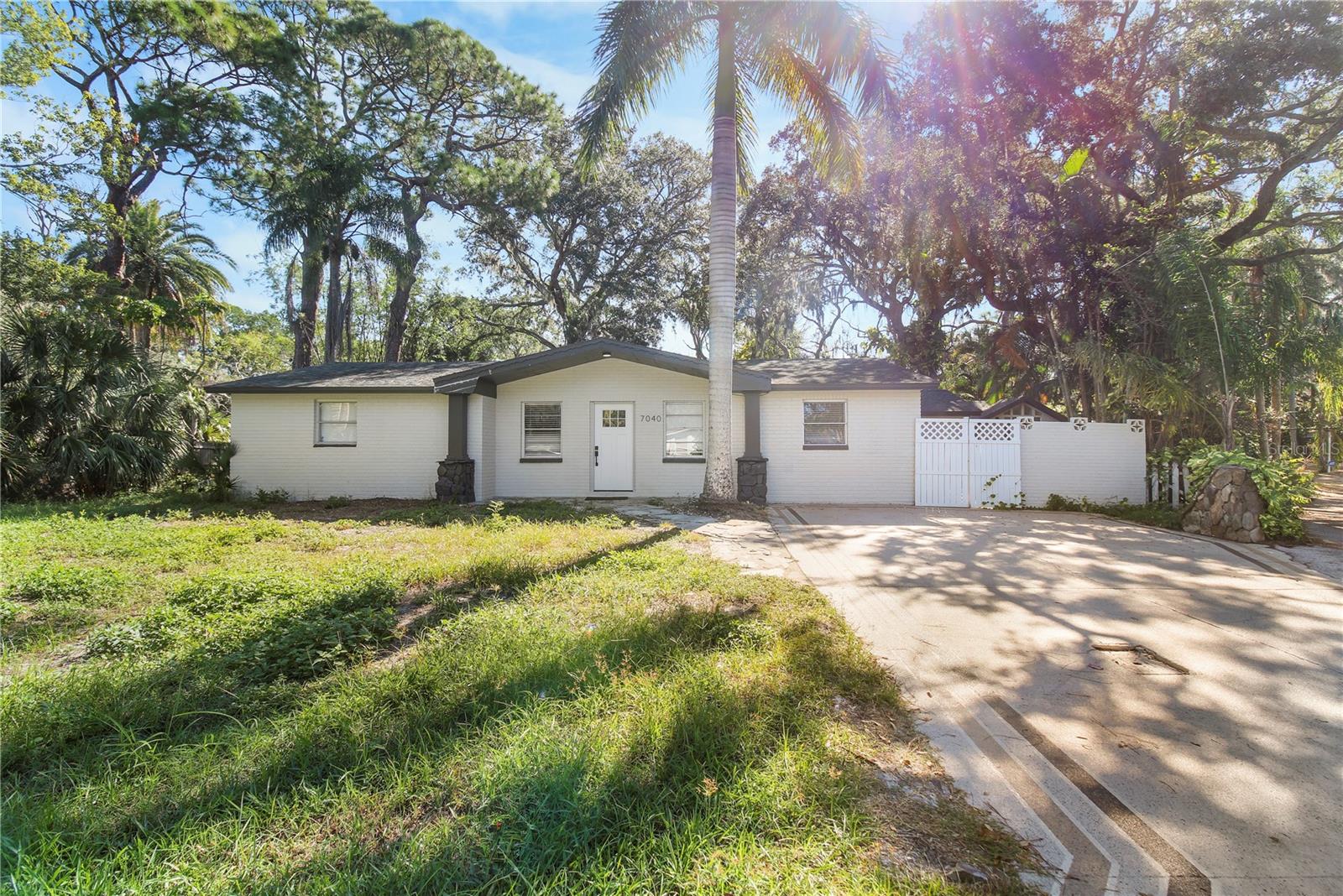 Single Family Residence in NEW PORT RICHEY, FL - Daniel Dourado