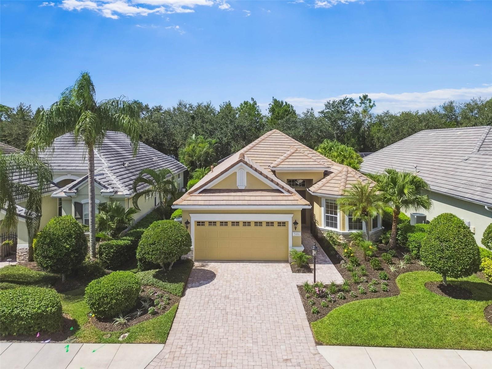 Single Family Residence in LAKEWOOD RANCH, FL - Daniel Dourado