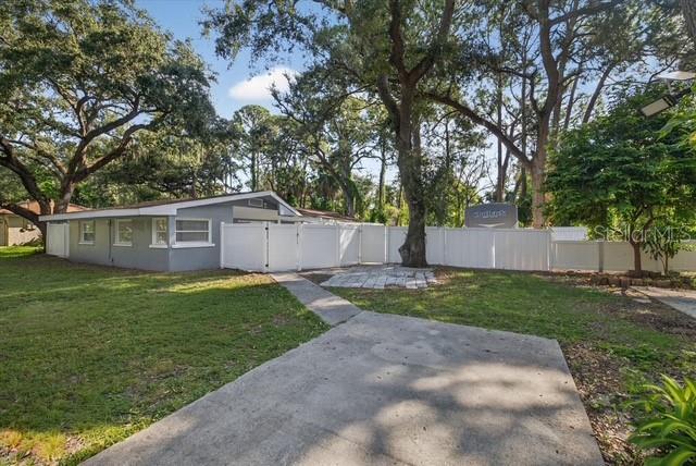 Single Family Residence in TAMPA, FL - Daniel Dourado