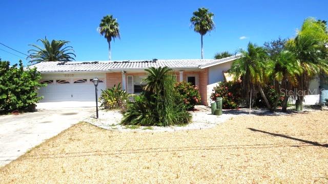 Single Family Residence in NEW PORT RICHEY, FL - Daniel Dourado