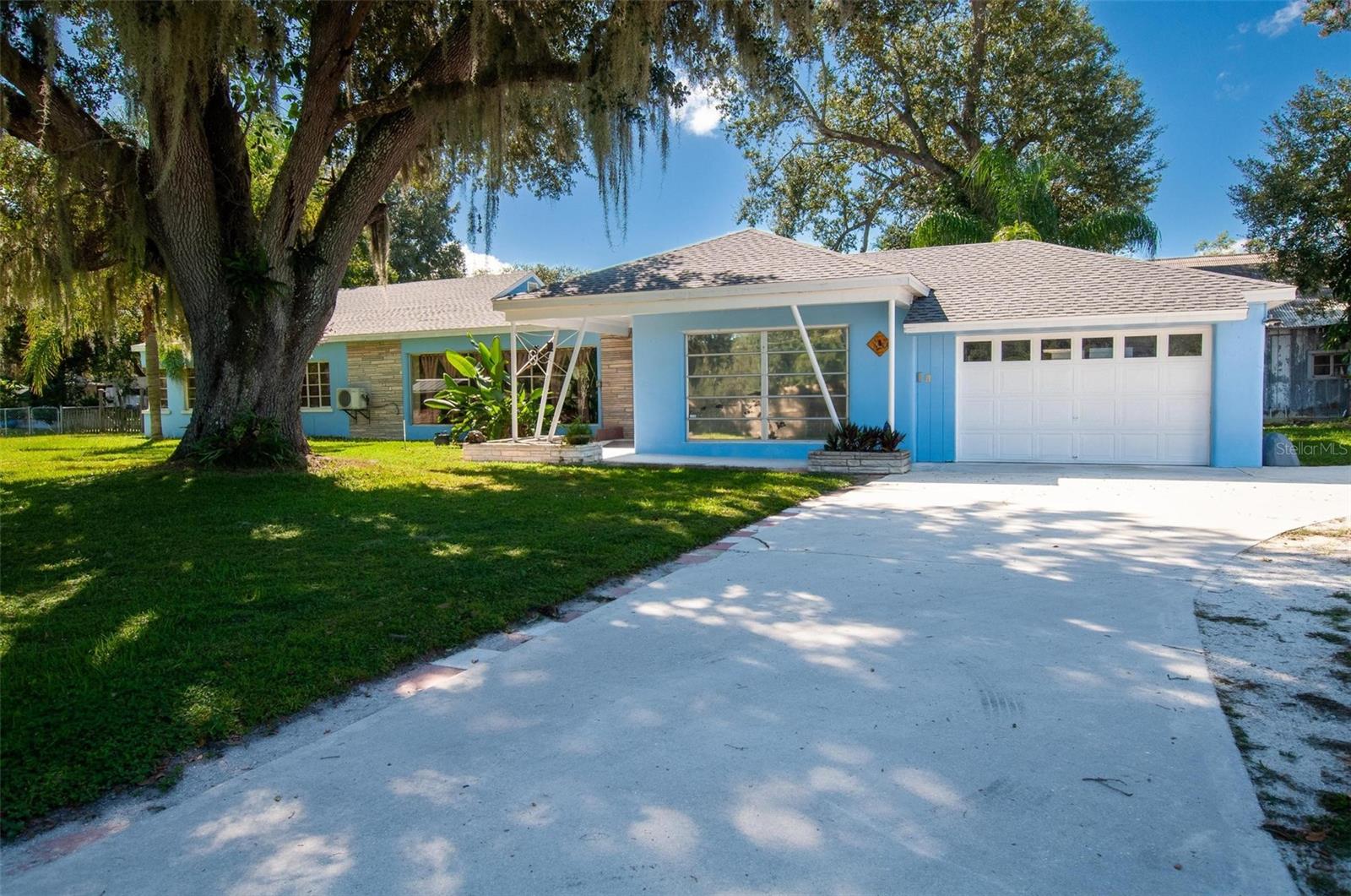 Single Family Residence in ARCADIA, FL - Daniel Dourado