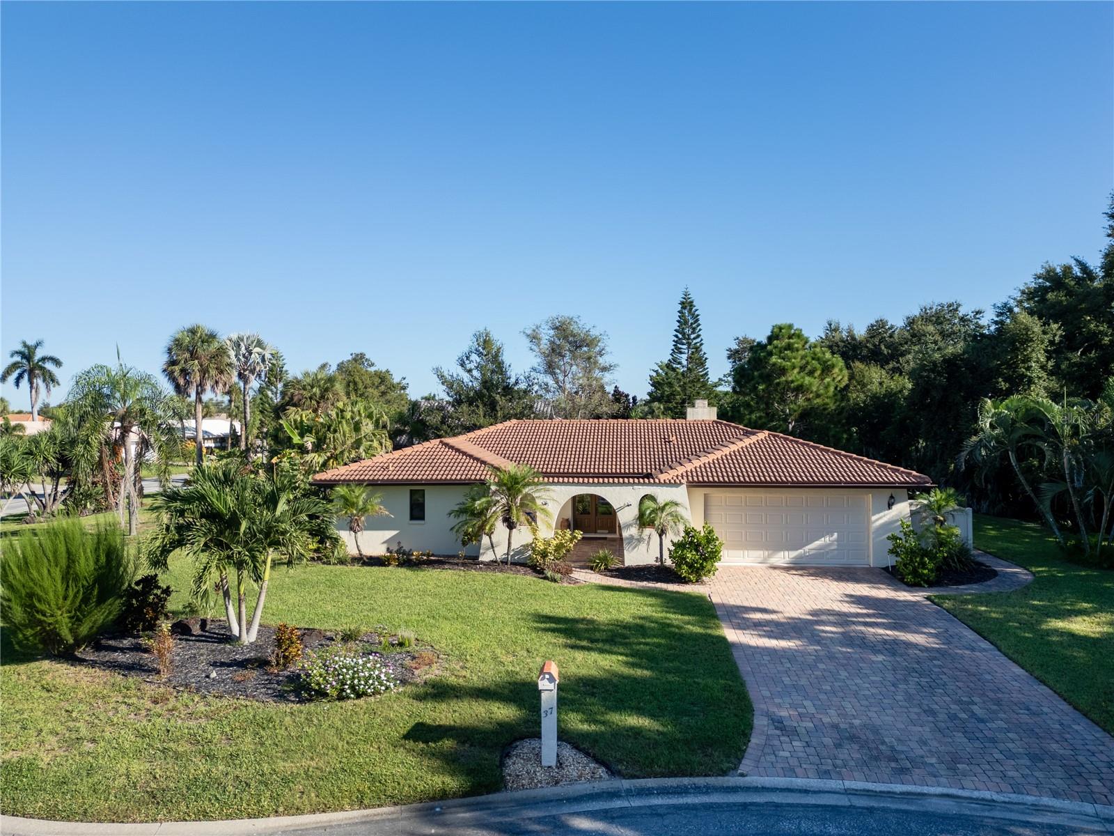 Single Family Residence in ENGLEWOOD, FL - Daniel Dourado