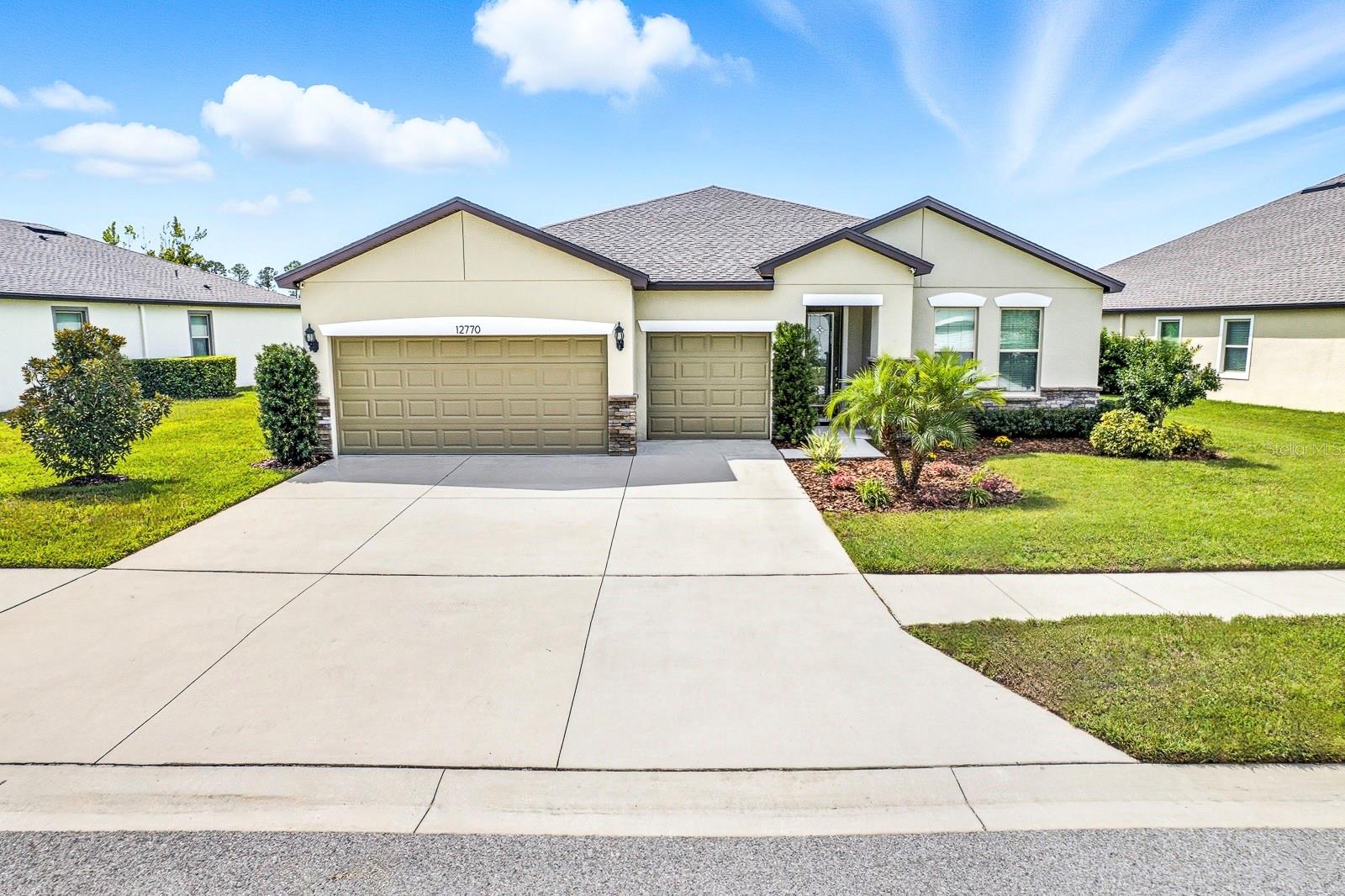 Single Family Residence em SPRING HILL, FL - Daniel Dourado