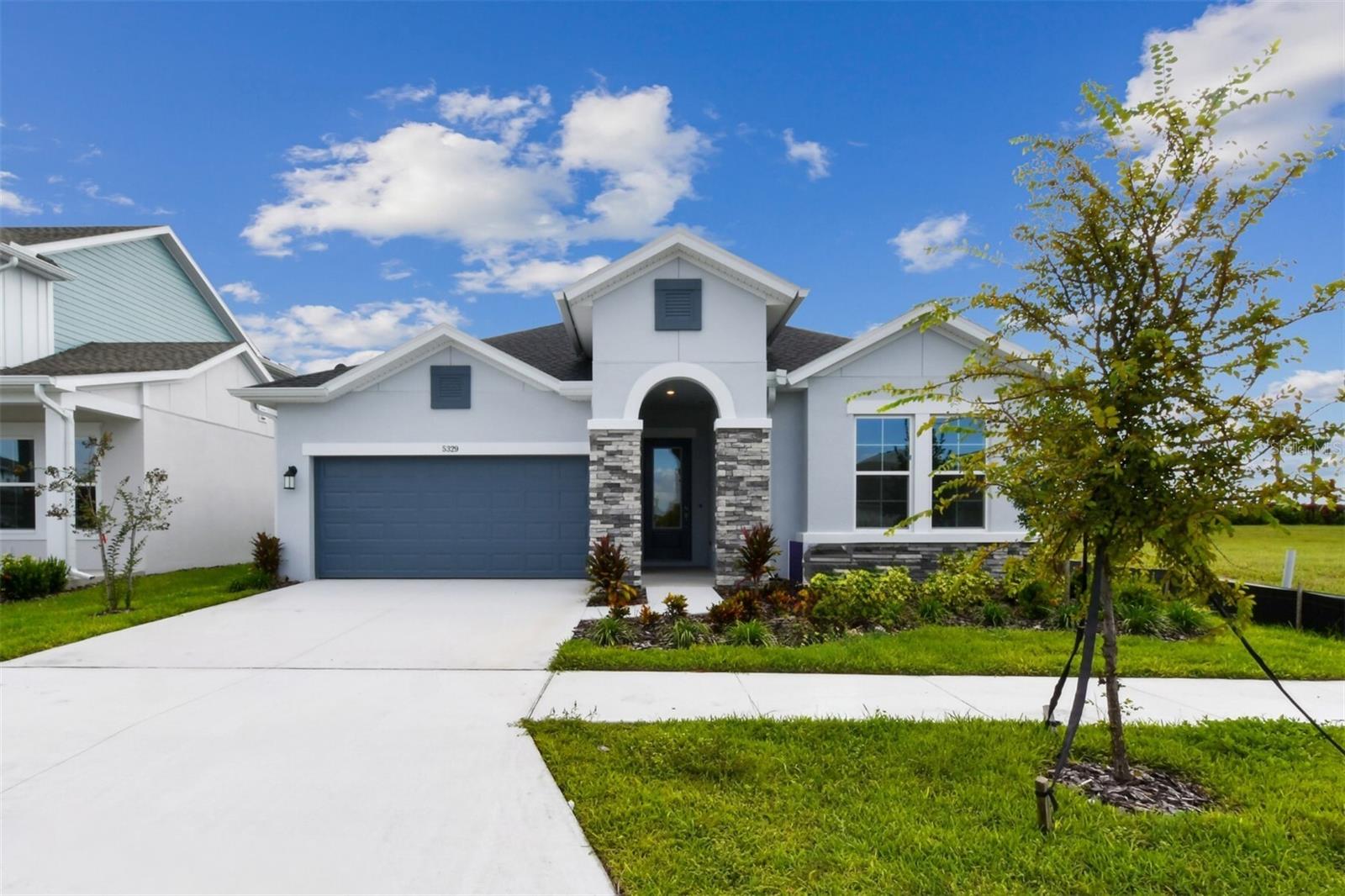 Single Family Residence in APOLLO BEACH, FL - Daniel Dourado