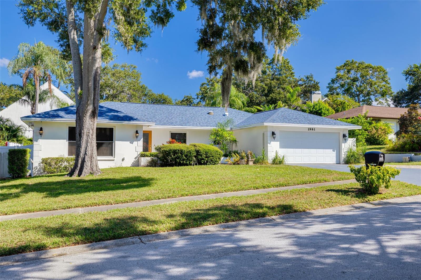 Single Family Residence in DUNEDIN, FL - Daniel Dourado
