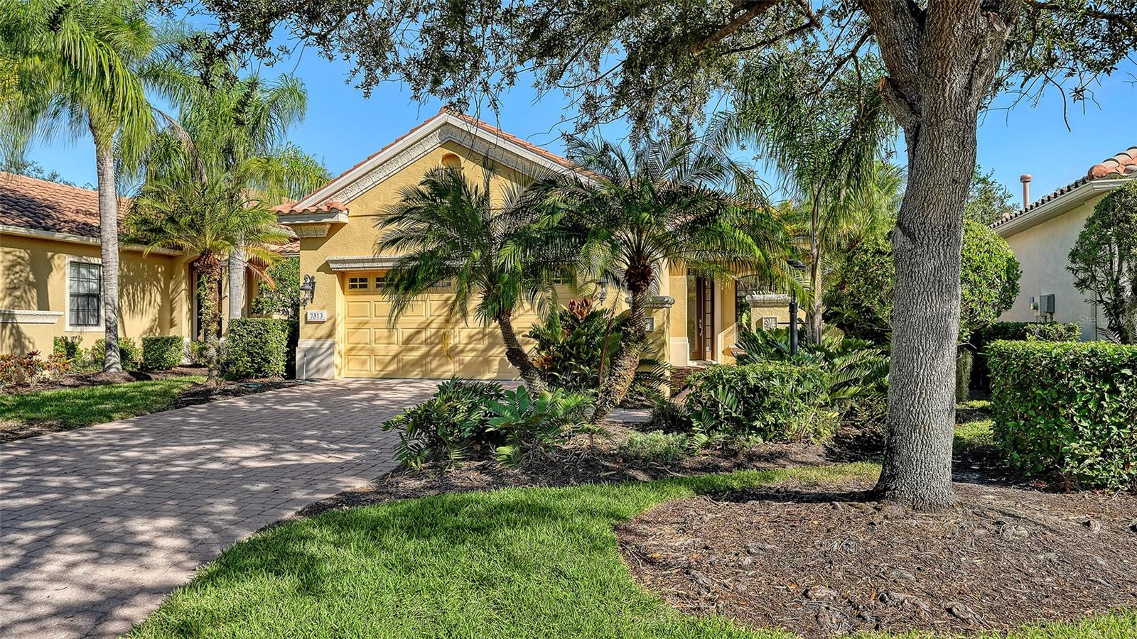 Single Family Residence in LAKEWOOD RANCH, FL - Daniel Dourado