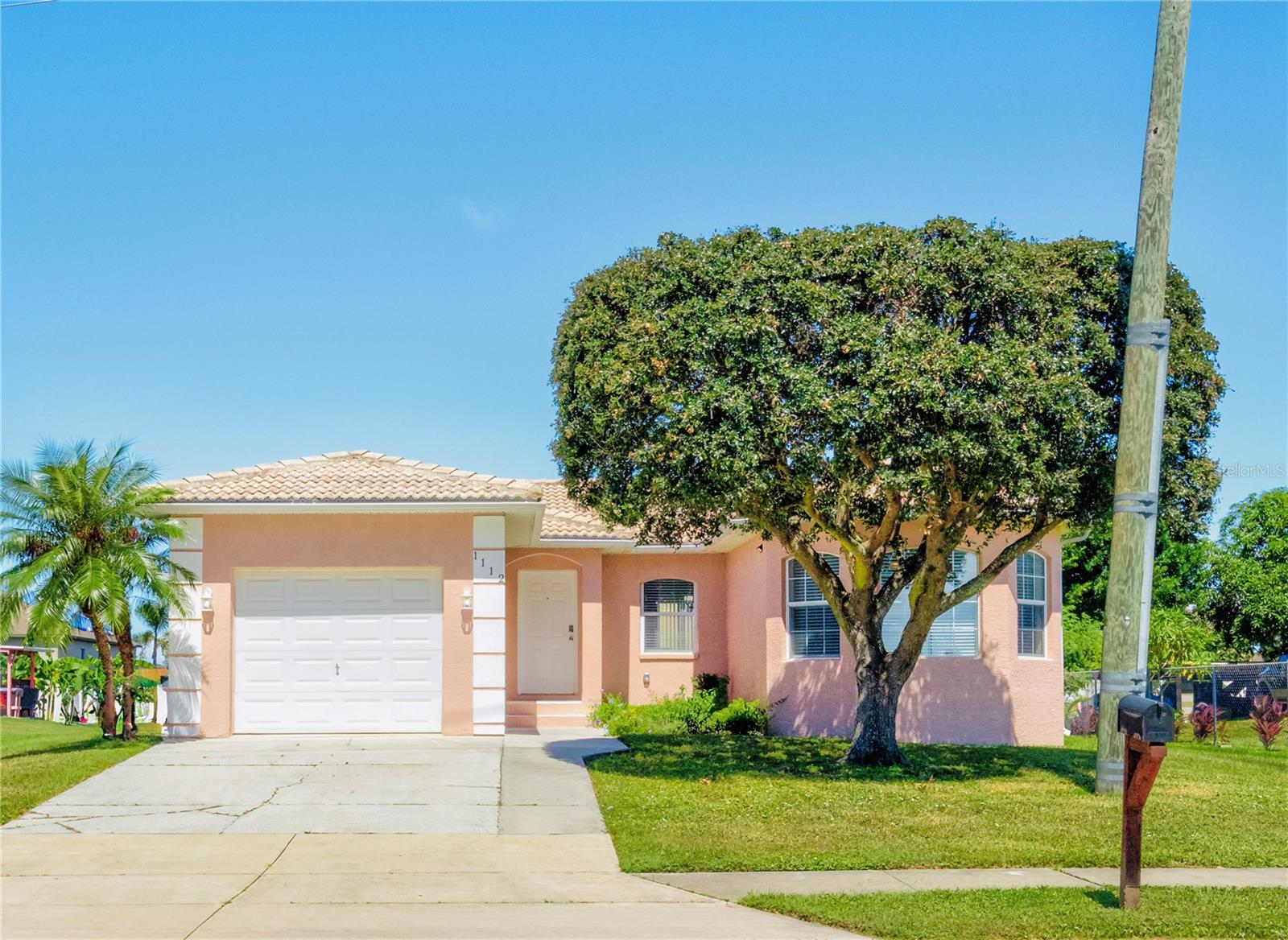 Single Family Residence in PALMETTO, FL - Daniel Dourado