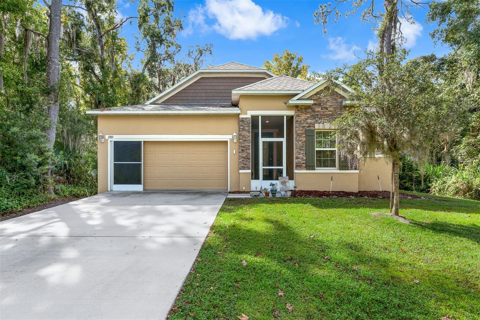 Single Family Residence in DELAND, FL - Daniel Dourado